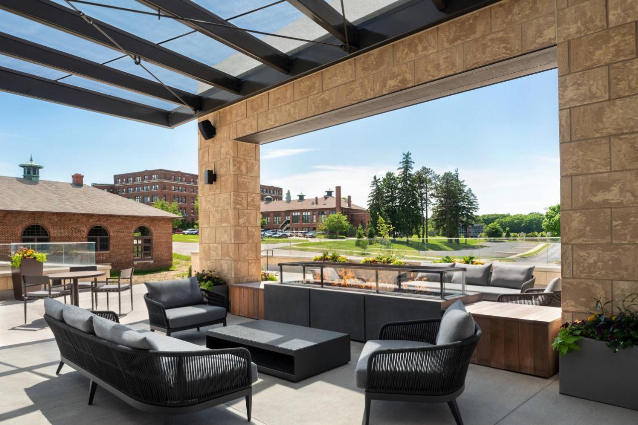 Springhill Suites By Marriott Milwaukee West/Wauwatosa Exterior photo